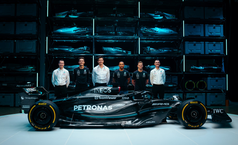 Mercedes presenta su nuevo monoplaza, el W14, 
