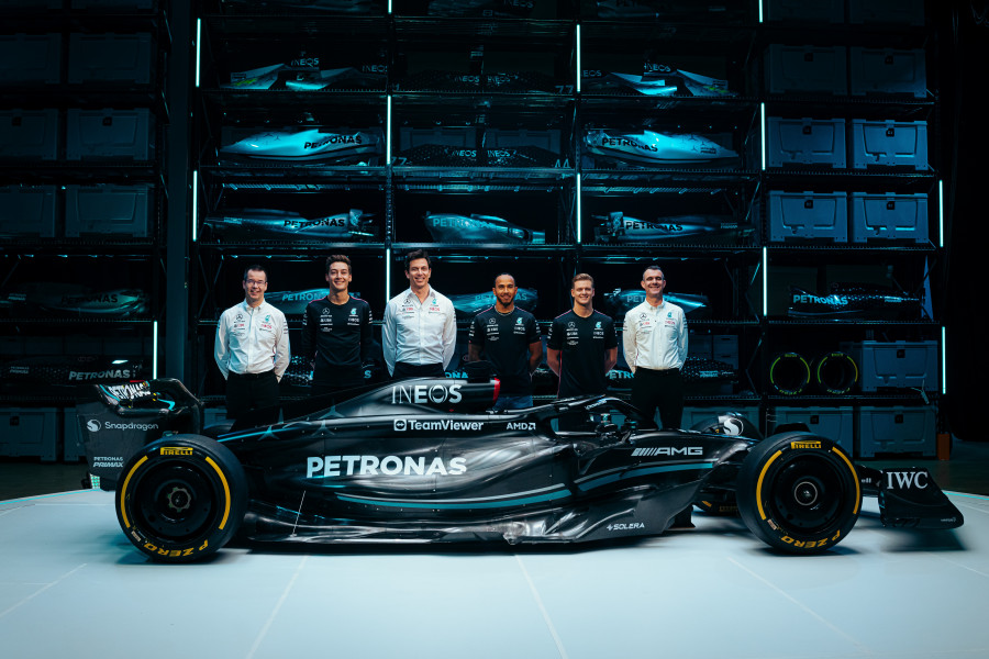 Mercedes presenta su nuevo monoplaza, el W14, "para luchar por el Mundial"