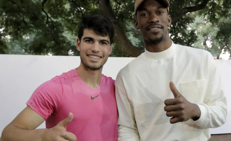 Carlos Alcaraz y Jimmy Butler se retan en una canasta en Buenos Aires