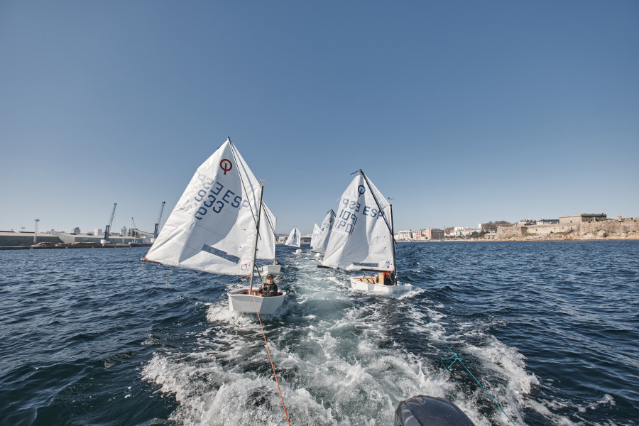 El viento amargó la fiesta del Campeonato Gallego de Optimist