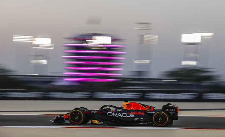 Verstappen, por delante de Alonso y Sainz el primer día de pruebas en Baréin
