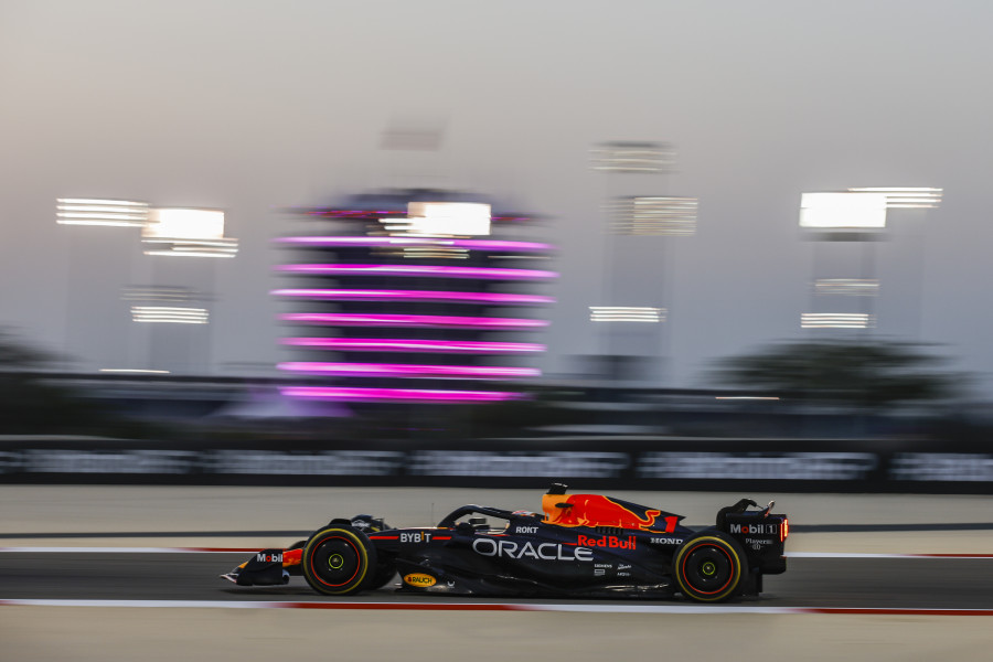 Verstappen, por delante de Alonso y Sainz el primer día de pruebas en Baréin