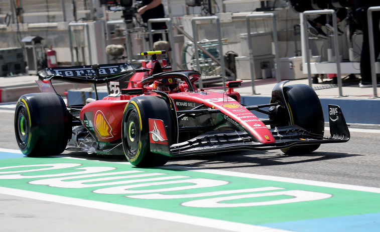 Sainz, el más rápido y Alonso, tercero, en la primera sesión del viernes