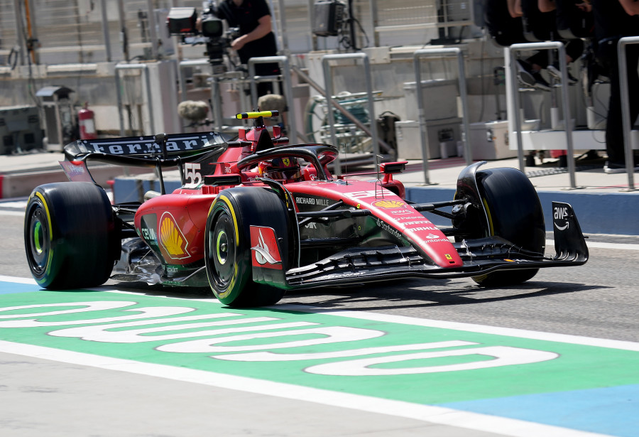 Sainz, el más rápido y Alonso, tercero, en la primera sesión del viernes