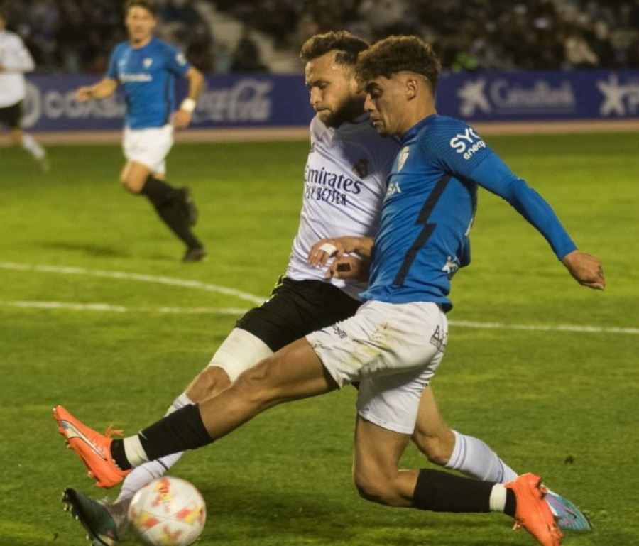 El Castilla pincha en San Fernando (3-2) y el Deportivo duerme líder