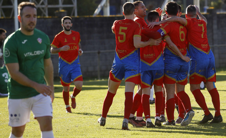 El Betanzos golea en casa al Fisterra con un ‘hat-trick’ de Iago Blanco