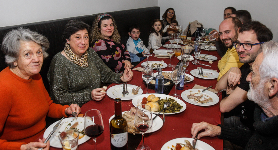 La peña ‘O Roxo’ se fue de cocido por su XX aniversario