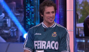 Martiño Rivas luce la camiseta verde del Deportivo en El Hormiguero