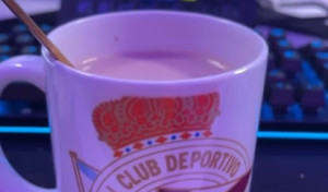 Ibai Llanos desayuna fuerte con la taza del Depor