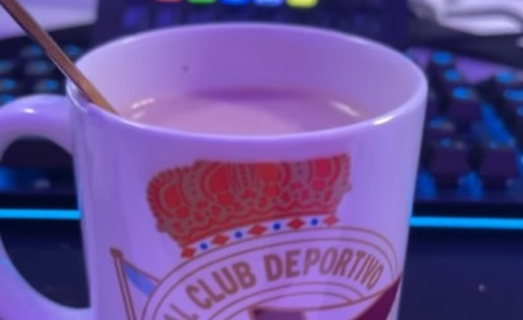 Ibai Llanos desayuna fuerte con la taza del Depor