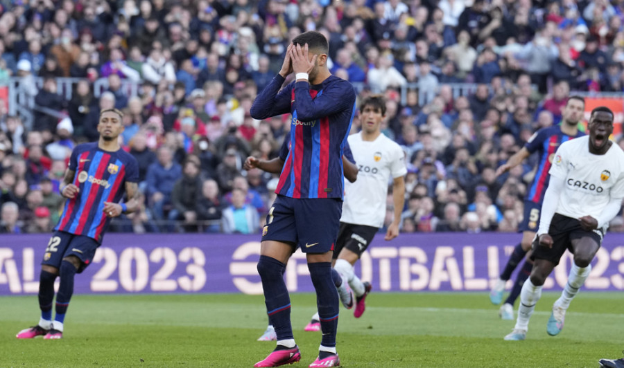 El Barcelona con diez, se aferra a LaLiga (1-0)