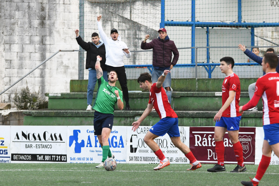Primer borrón de la temporada del San Tirso ante un gran Sigueiro (1-4)