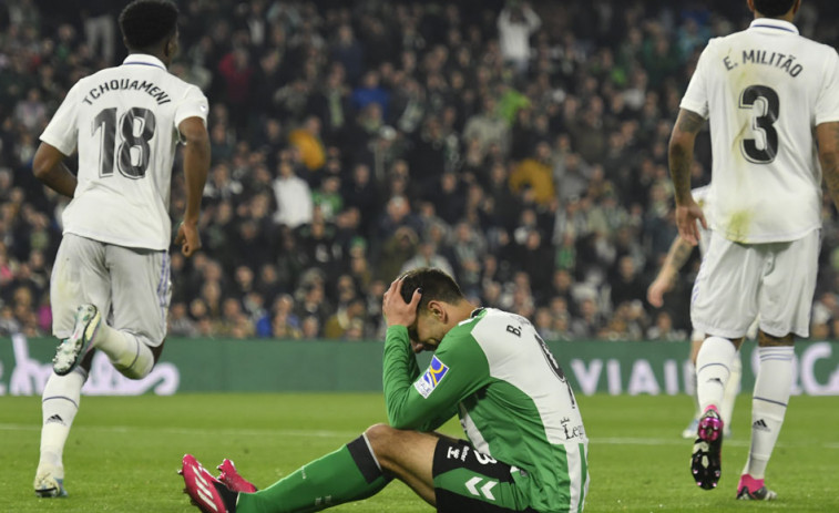 La falta de pegada aleja al Real Madrid del liderato (0-0)