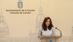 La alcaldesa de A Coruña ofrece colaboración al Deportivo pero reprocha a su presidente que faltase 