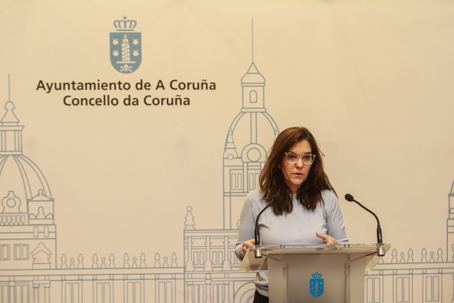 La alcaldesa de A Coruña ofrece colaboración al Deportivo pero reprocha a su presidente que faltase "a la verdad"