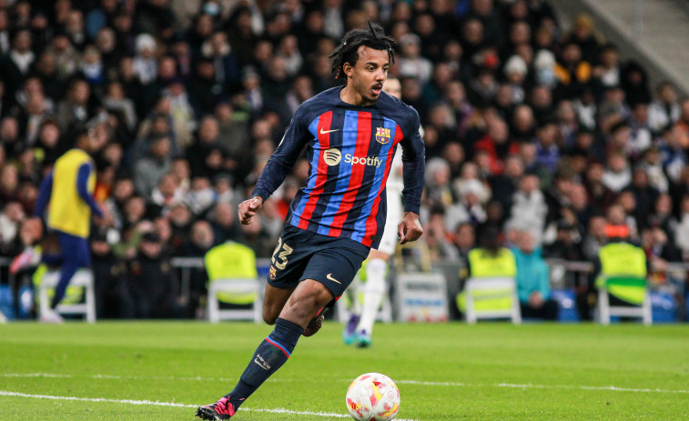 Koundé, el jugador de campo más utilizado por Xavi tras el Mundial