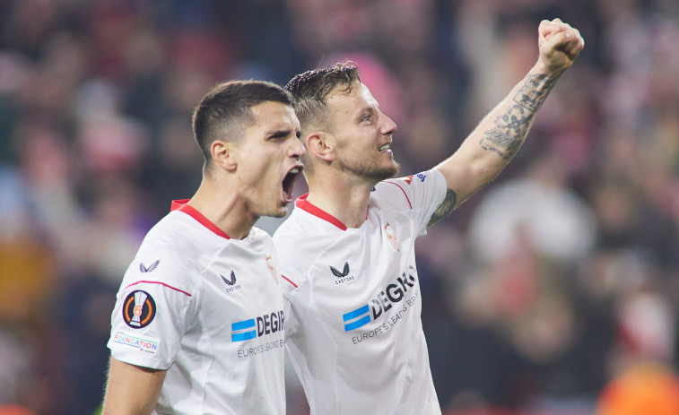 El Sevilla reacciona en la segunda mitad y se lleva un 2-0 a Estambul