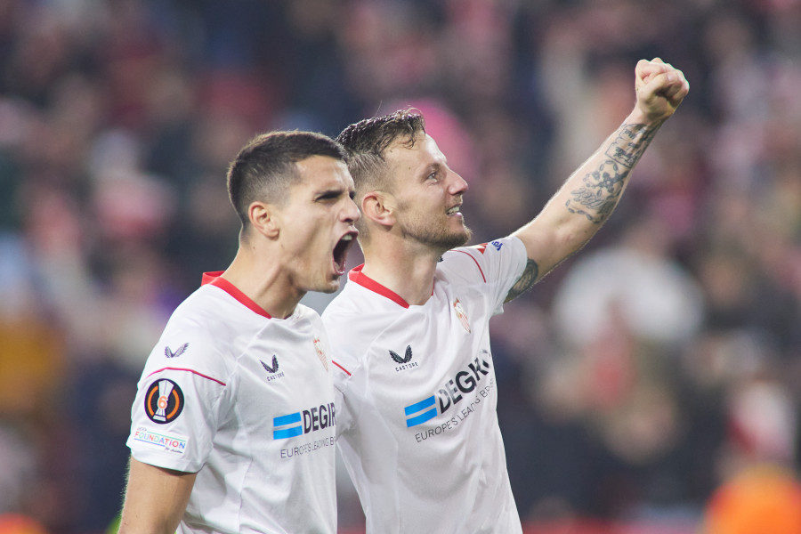 El Sevilla reacciona en la segunda mitad y se lleva un 2-0 a Estambul