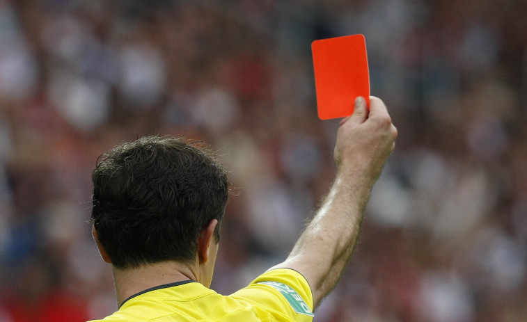 Bélgica quiere que las tarjetas rojas en fútbol paguen impuestos
