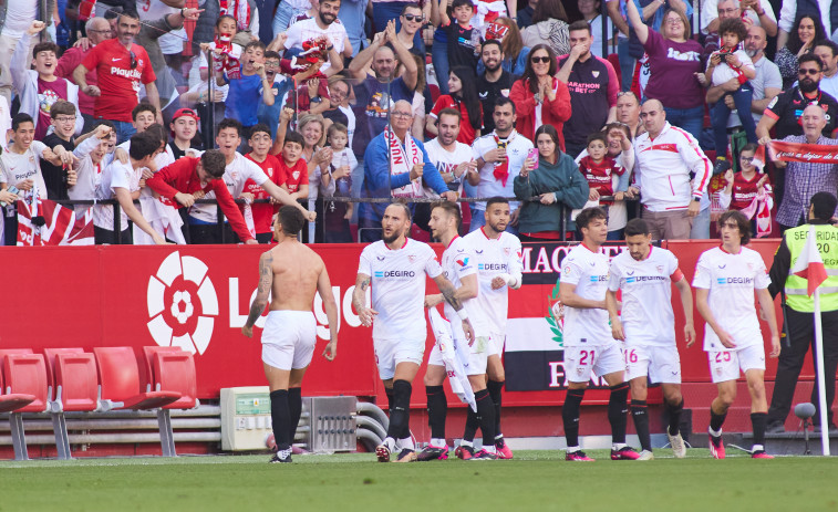 Sevilla 2-1 Almería: Victoria importante del Sevilla y complicada derrota del Almería