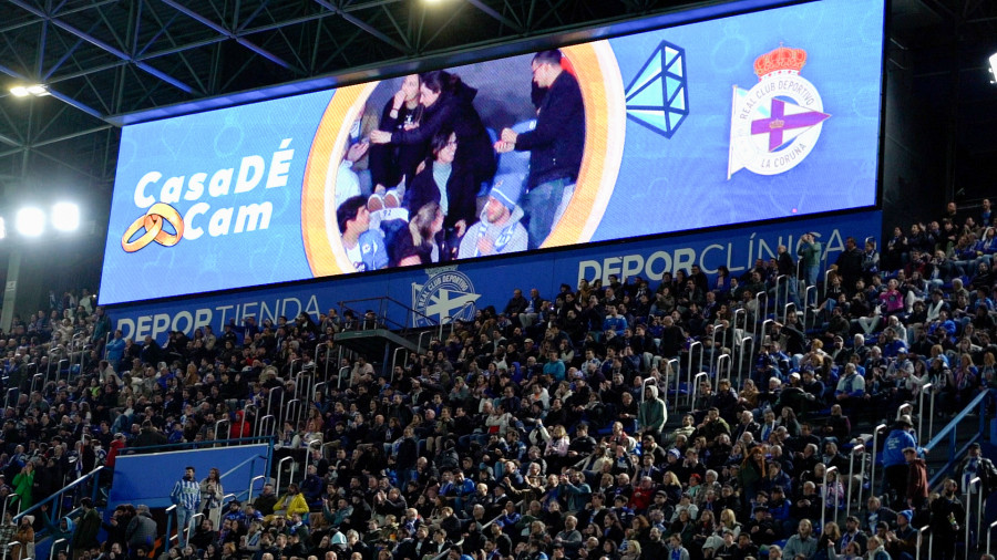 Sorprendente pedida de mano en pleno partido en Riazor