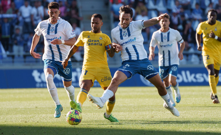 El Tenerife decide el derbi canario con un arranque trepidante
