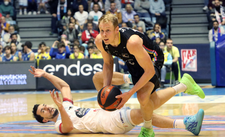 Un Tenerife coral aplasta al Obradoiro