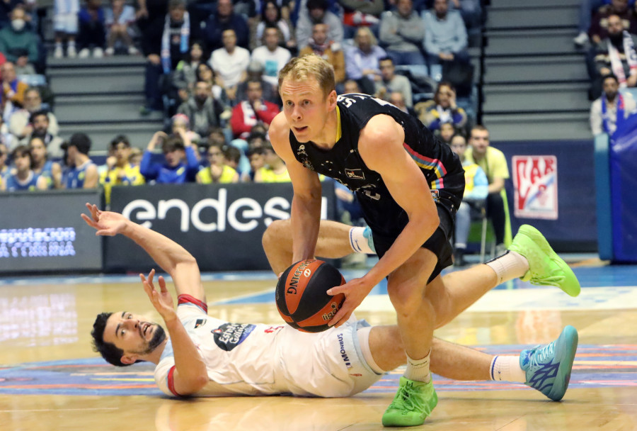 Un Tenerife coral aplasta al Obradoiro