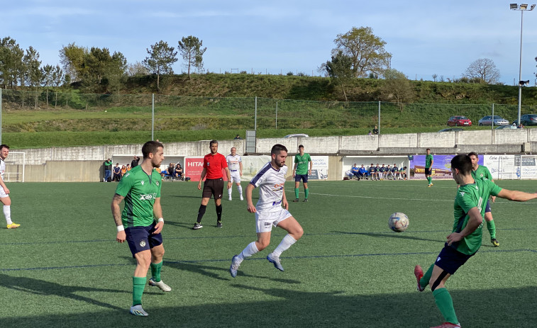 Un error del San Tirso pone en bandeja la victoria a la Sarriana (1-2)