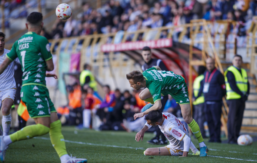 La Cultural doma al Deportivo, pero no a su afición (1-0)