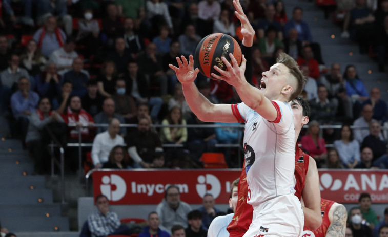 El tren del playoff pasa por el derbi gallego