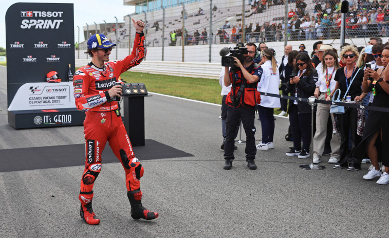 Bagnaia vence el sprint en Portugal, Márquez sorprende con la 