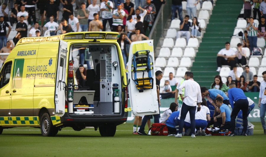 Suspendido el Córdoba-Racing de Ferrol tras desvanecerse un jugador sobre el terreno