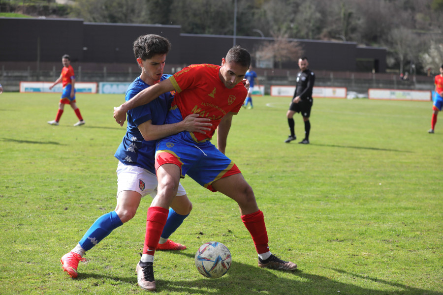 Un gol de Pájaro en la última jugada mantiene al Betanzos en la pelea por el ascenso (2-1)