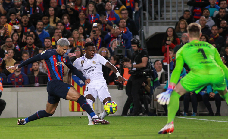 LaLiga denuncia insultos al Real Madrid y Vinicius en el Camp Nou