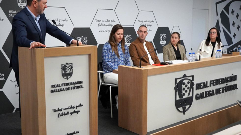 La Real Federación Galega de Fútbol rinde homenaje a las campeonas gallegas