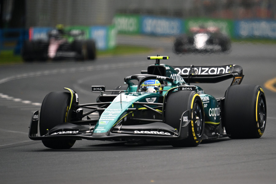 Alonso dominó el segundo libre en Melbourne; Sainz fue quinto y Pérez séptimo