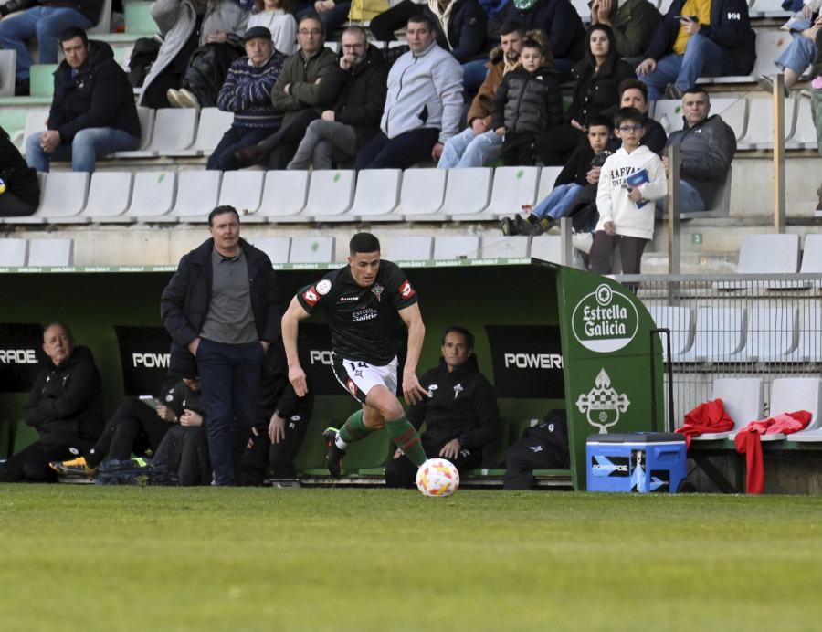 Racing y Castilla superan al Depor, que se puede quedar a seis del Alcorcón