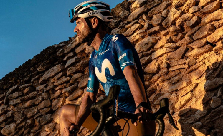 Valverde vuelve a competir con el nuevo equipo de Movistar en modalidad gravel