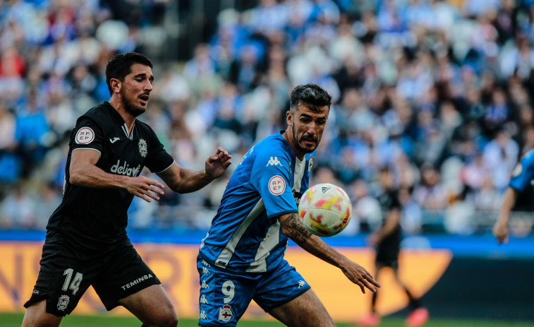 El Depor se reengancha a la batalla con una goleada al Fuenlabrada (4-2)