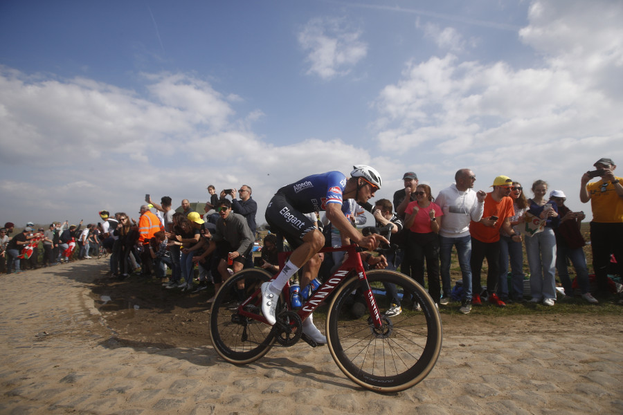 Van der Poel toca la gloria en el "Infierno del norte" de la París Roubaix