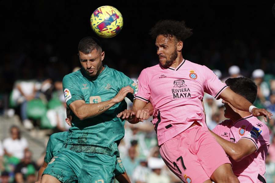 El Betis gana con claridad y hunde aún más a Espanyol