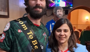 Adrián y Anita, despedida de soltería muy blanquiazul, pero con camisetas rivales