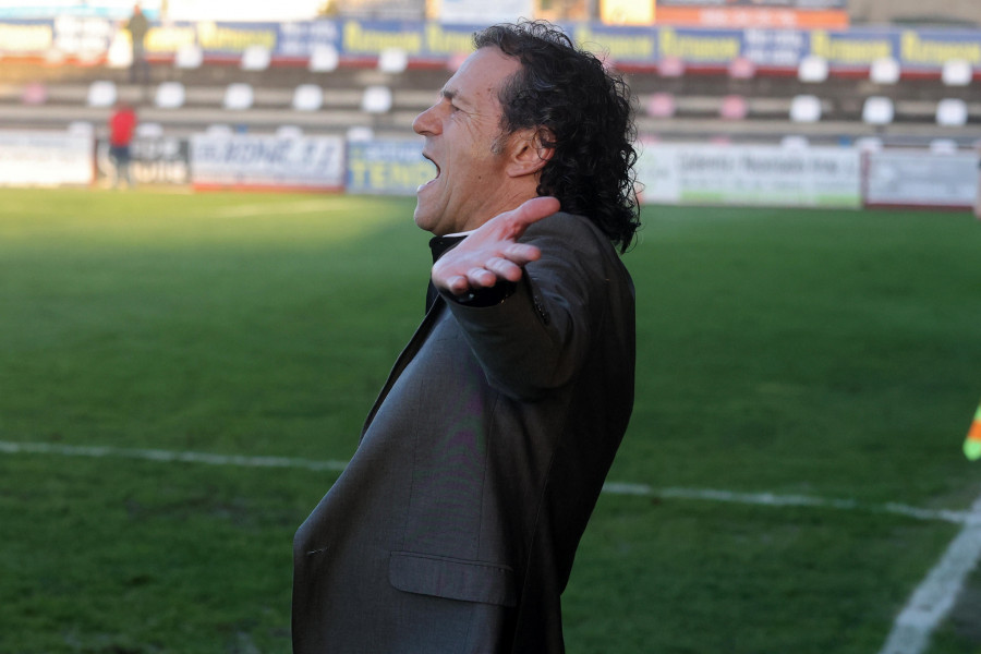 El Arosa adelantará al Depor B si gana al Somozas y también lo hace el Villalbés