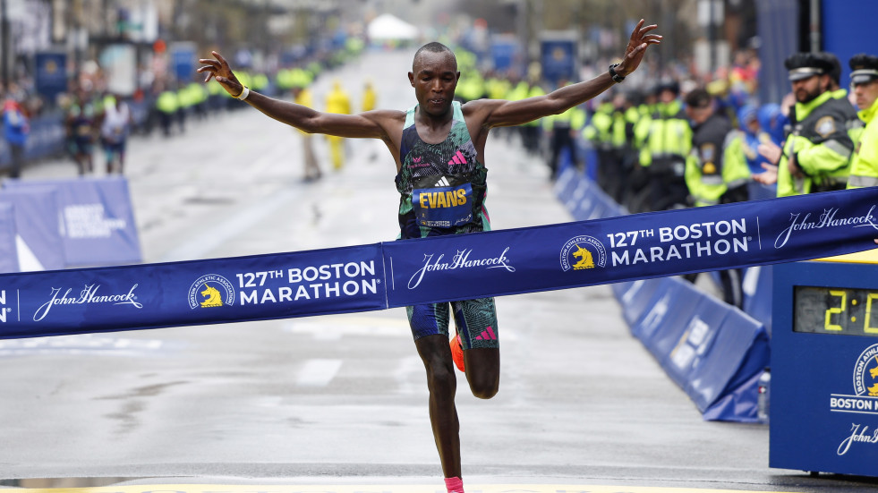 Evans Chebet revalida su triunfo en el Maratón de Boston