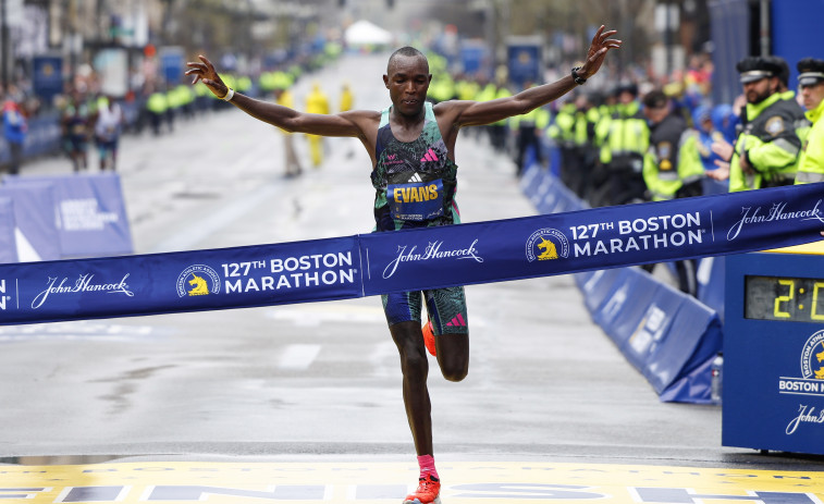 Evans Chebet revalida su triunfo en el Maratón de Boston