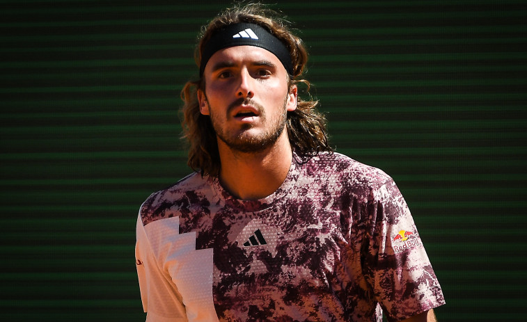 Tsitsipas acaba por la vía rápida con el argentino Cachín en el Godó