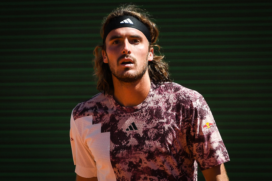 Tsitsipas acaba por la vía rápida con el argentino Cachín en el Godó