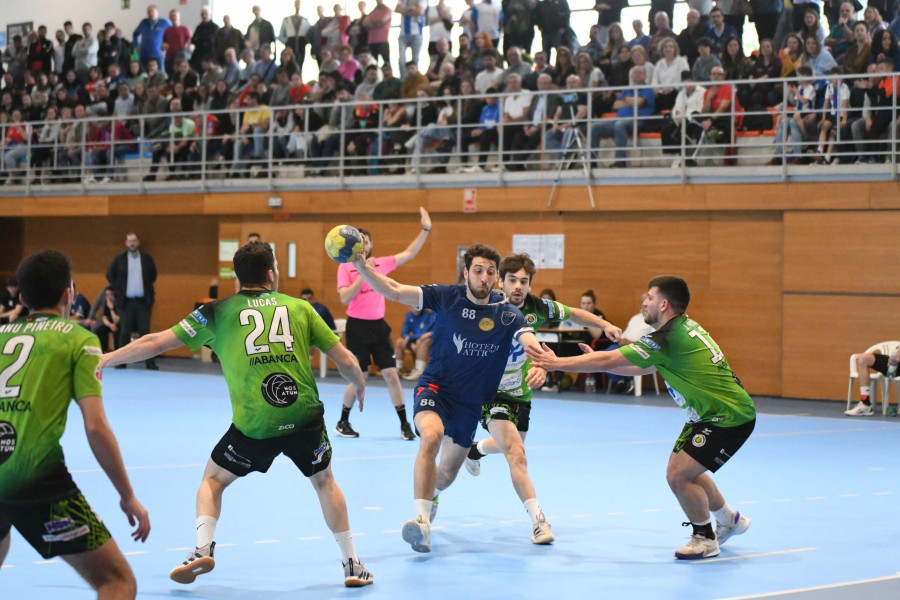 El OAR triunfa en Cangas (25-29)