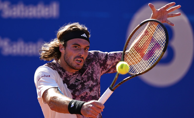 Tsitsipas doblega a Shapovalov y se cita con De Miñaur en cuartos de final